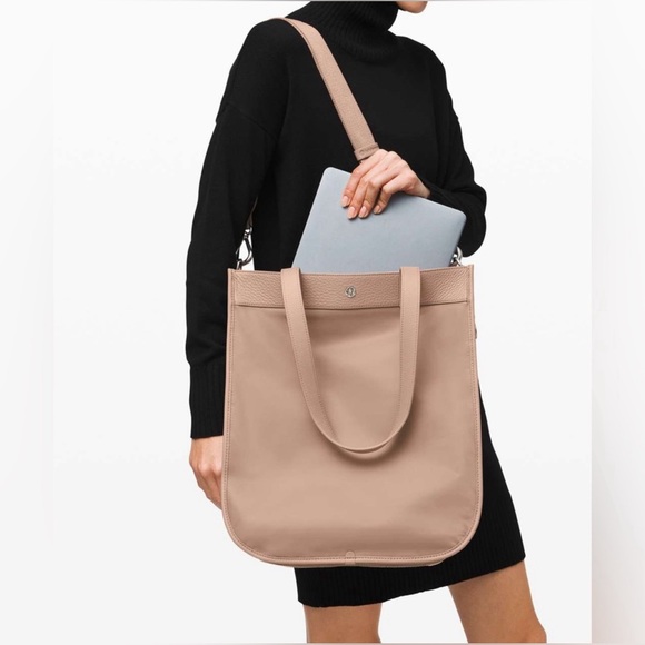 lululemon athletica Handbags - Lululemon Now and Always Tote *15L